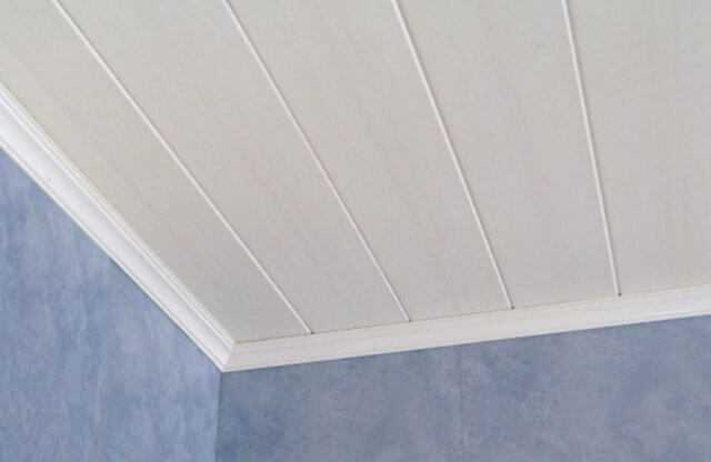 На сегодняшний день популярность метода, когда потолок обшивают пластиковыми панелями, очень высока.