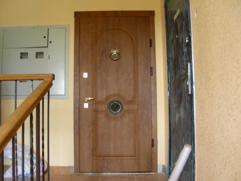 Преимущества порошкового покрытия на металлических дверях, варианты и виды отделки