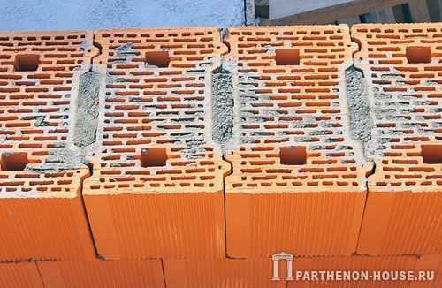 Кирпичная кладка (58 фото): какие бывают размеры? что влияет на толщину стены и для чего нужны вентиляционные коробочки?