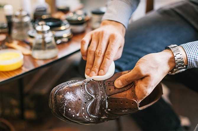 Как восстановить кожаную обувь дома