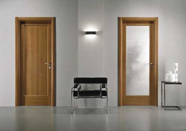 Какие межкомнатные двери лучше  – из пвх или шпона?