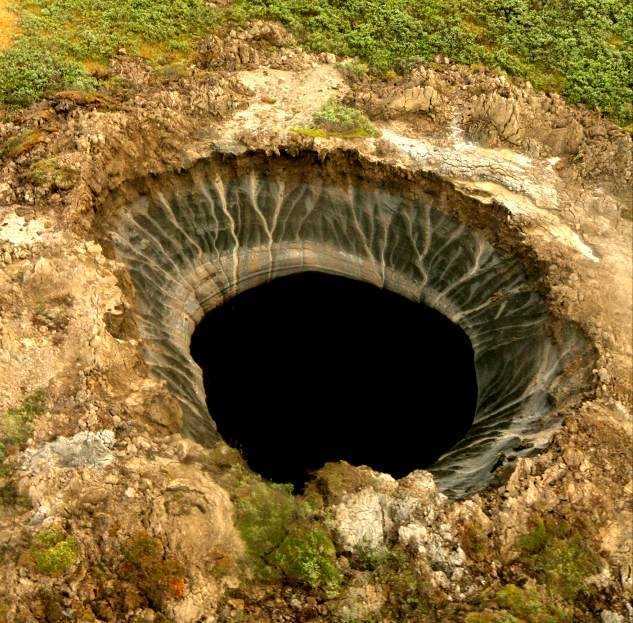 Дыра дьявола Невада. Яма. Огромная дыра в земле. Самый глубокий кратер в Магадане.