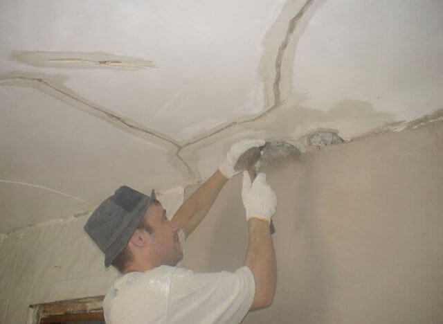 Конденсат на потолке: почему образуется, что делать, и как убрать