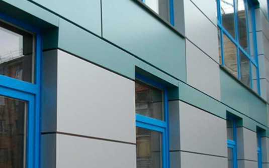 Что же такое композит? Так называют в простонародье алюминиевые композитные панели, которые предназначаются для облицовки фасадов зданий и сооружений.