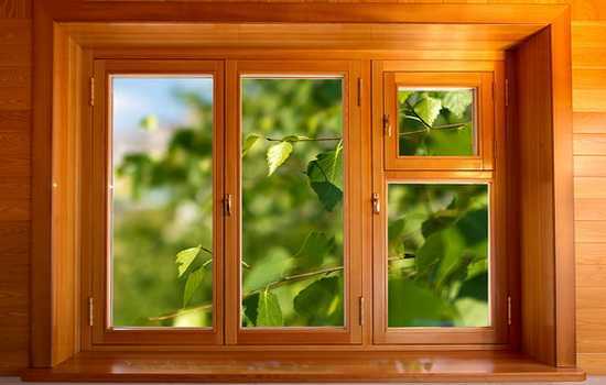 Как правильно ухаживать за деревянными окнами | окно у дома