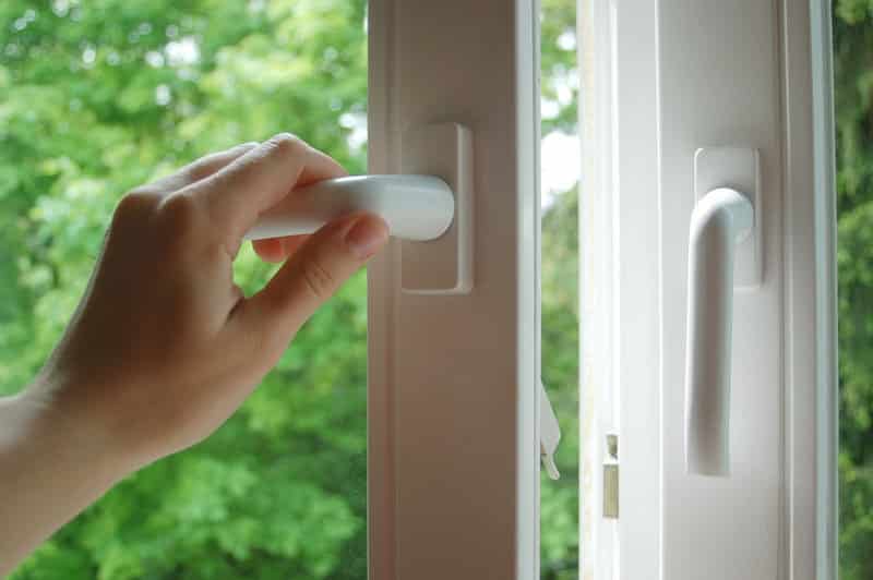 Как ухаживать за пластиковыми окнами своими руками?