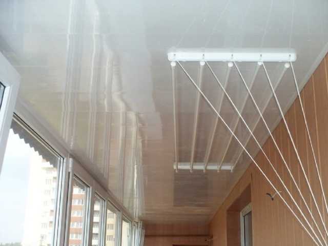 «лиана» для сушки белья на балконе (33 фото): потолочные и настенные сушилки, размеры веревок. инструкция по установке бельевых «лиан»