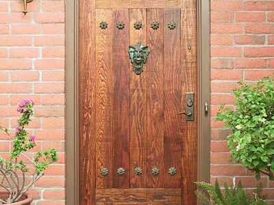 Какую входную дверь выбрать для квартиры. как выбрать входную металлическую дверь в квартиру?