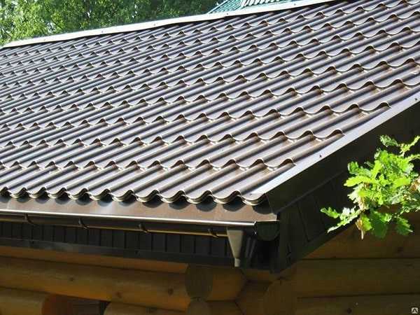 За последние десятилетия металлочерепица укрепила за собой статус самого практичного и надёжного материала для оформления крыш.