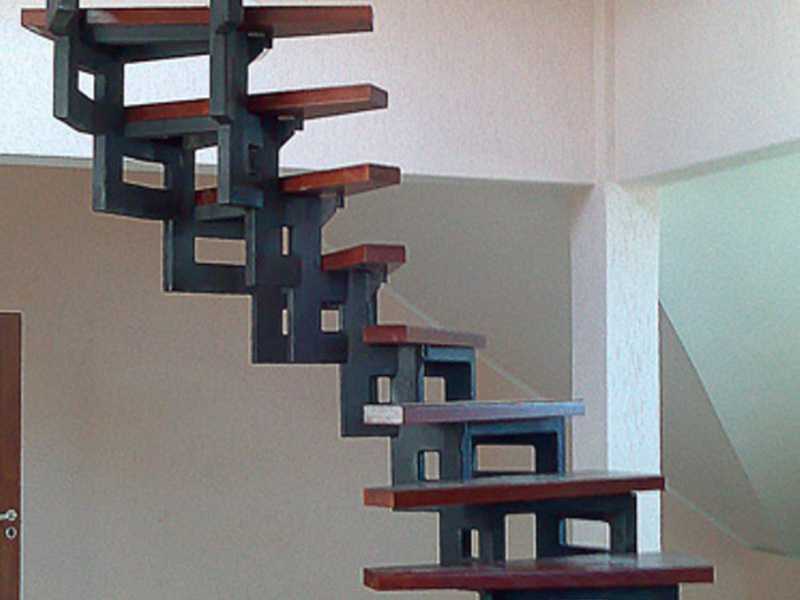 Какую лестницу лучше сделать на второй этаж - всё о лестницах