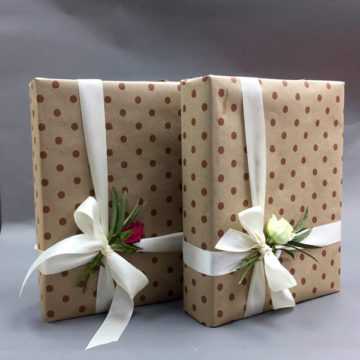 Оформление подарков (29 фото): как красиво и оригинально оформить коробку своими руками и выбрать подходящие украшения?