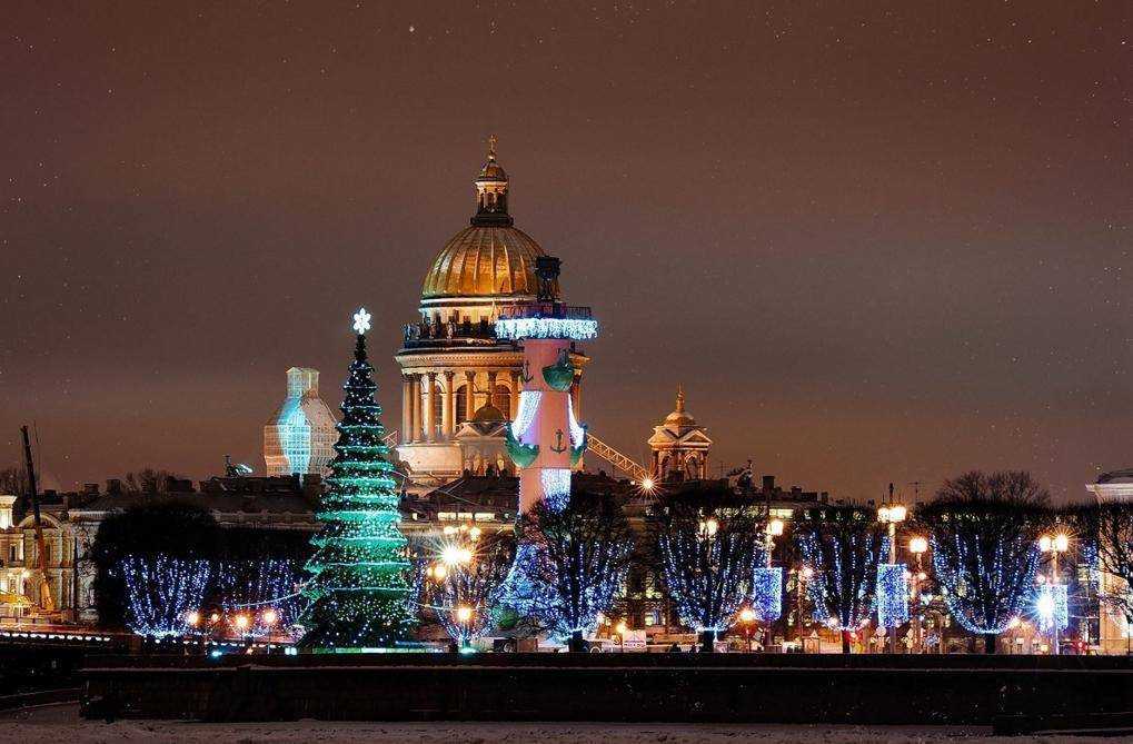 Когда человек приезжает в Санкт-Петербург, ему всегда интересны различные достопримечательности, известные места, которые могут обеспечить проведение свободного времени весело и интересно.