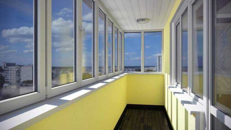 Какой балкон лучше сделать: пластиковый или алюминиевый?
