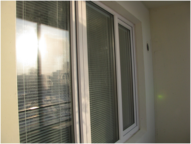 Жалюзи (70 фото): как опустить вниз пластиковые шторы-жалюзи на окна, какие лучше выбрать