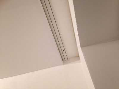 Светильники для натяжного потолка: виды встраиваемых светодиодных и точечных ламп, как правильно выбрать по мощности и размерам для небольшого или габаритного помещения