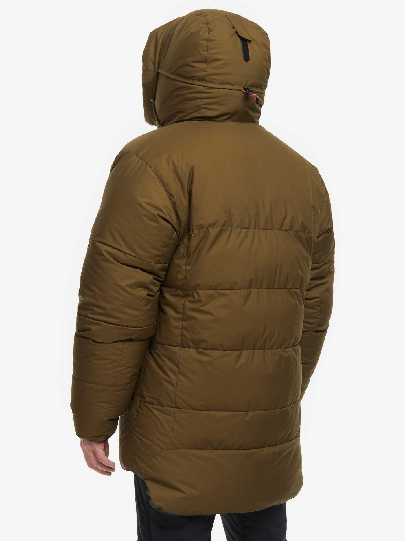 На сегодняшний день куртка помимо того, что является основным элементом, сохраняющим тепло в верхней части тела ребенка, еще и представляет собой атрибут, формирующий стиль.