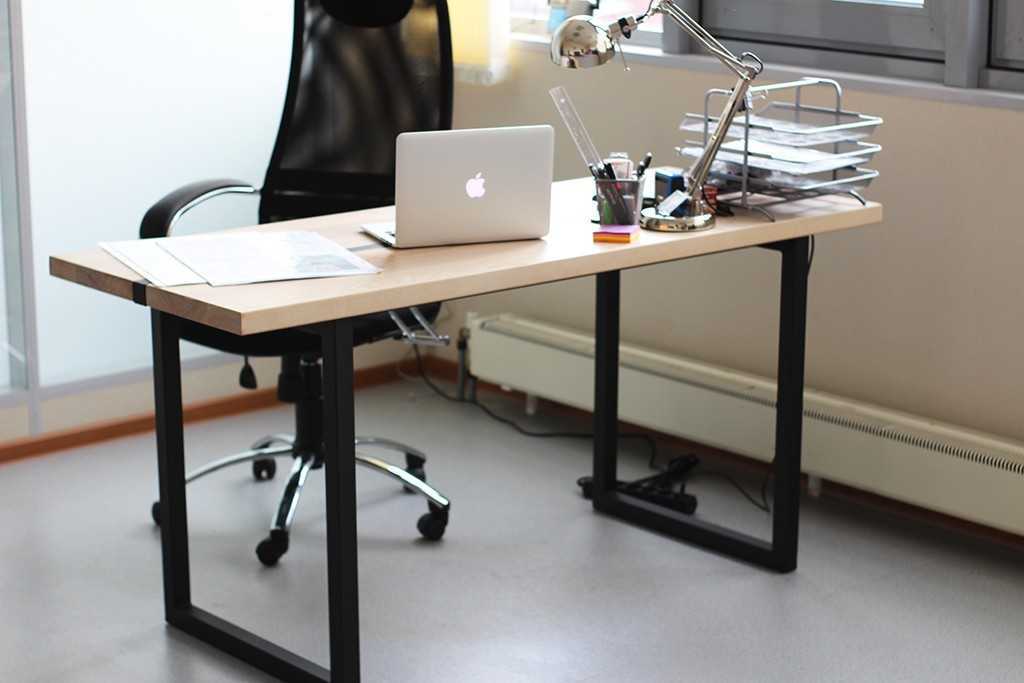 Офисный стол – как выбрать цвет, размер, форму и комплектующие, правила сбора мебели