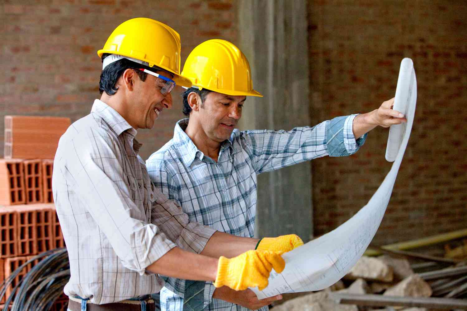 Большие объемы строительных работ на отдельно взятом объекте предусматривают привлечение генеральным подрядчиком субподрядных организаций.