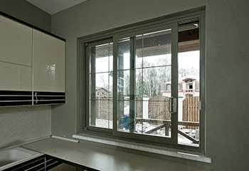 Раздвижные окна для балконов и лоджий: преимущества, виды и основные этапы монтажа