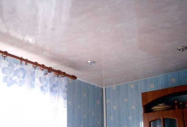 На сегодняшний день популярность метода, когда потолок обшивают пластиковыми панелями, очень высока.