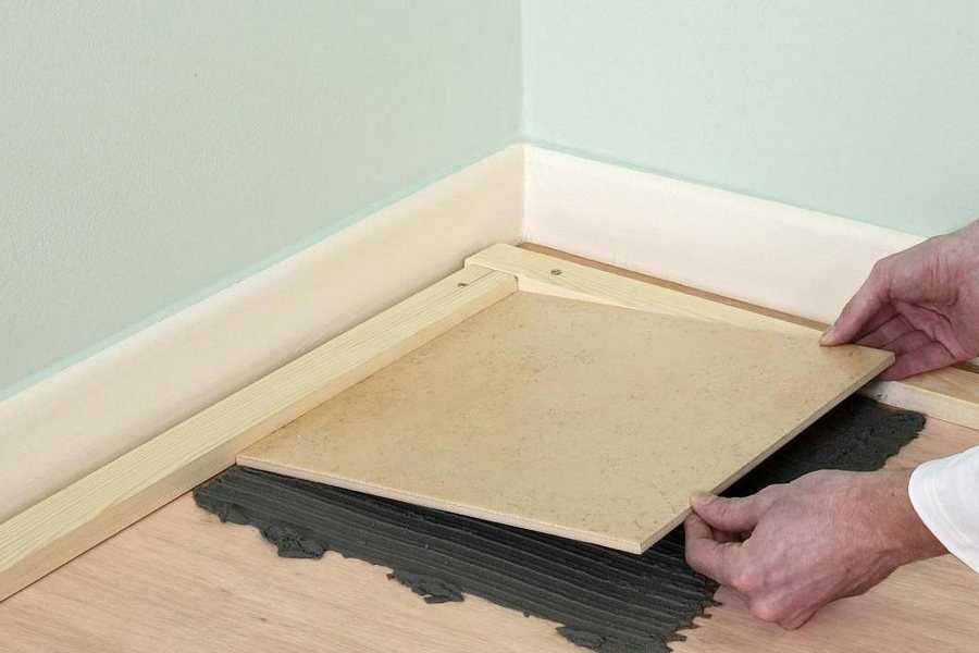 Как положить плитку на деревянный пол на кухне своими руками