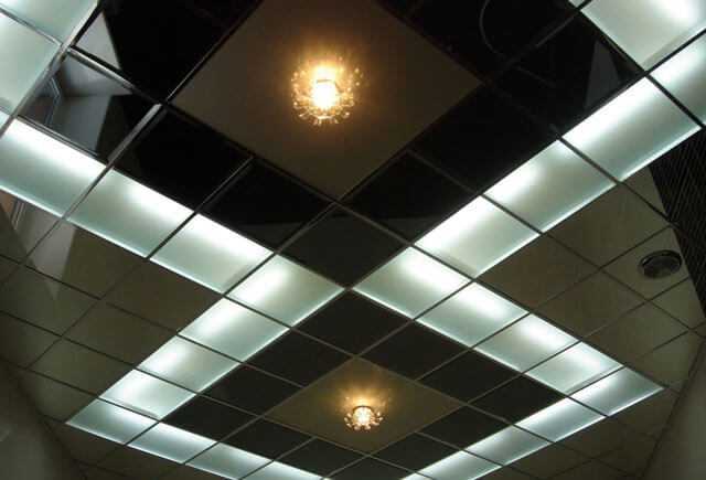 Потолок грильято или ячеистый подвесной потолок - фото, плюсы и минусы