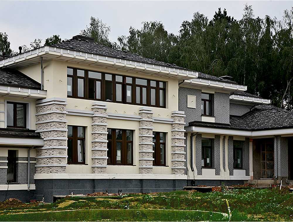 Внешняя отделка фасада дома. стоимость отделки коттеджа в москве.