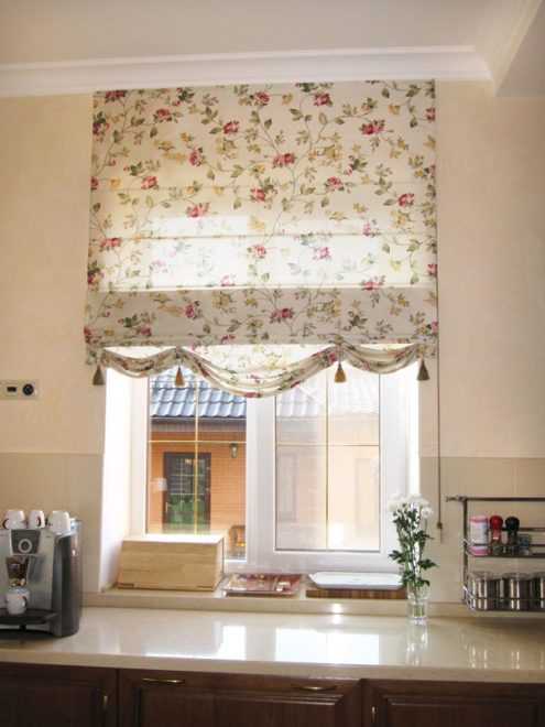 Римские шторы в современной гостиной