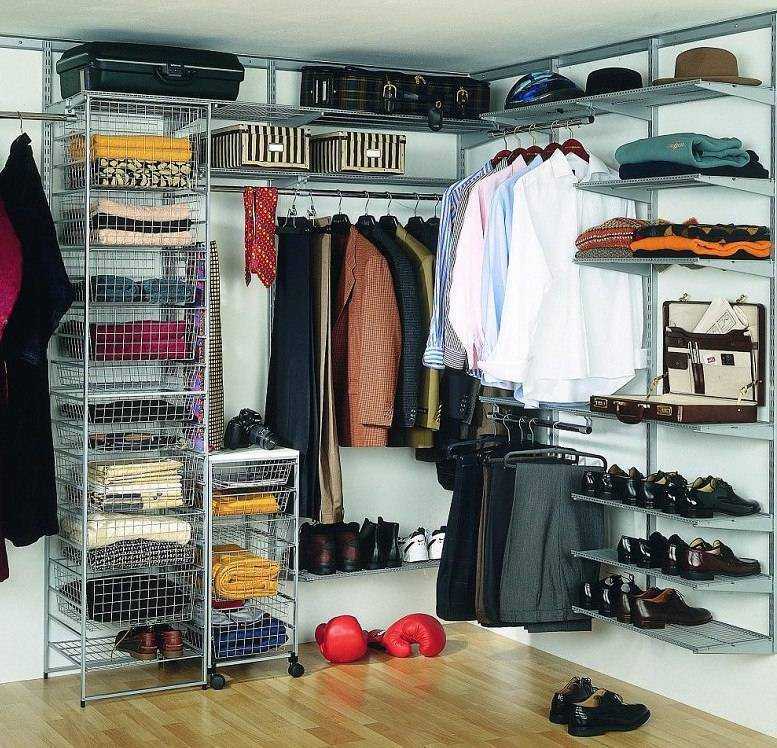 Как создать гардеробную в маленькой квартире, почти не жертвуя квадратными метрами