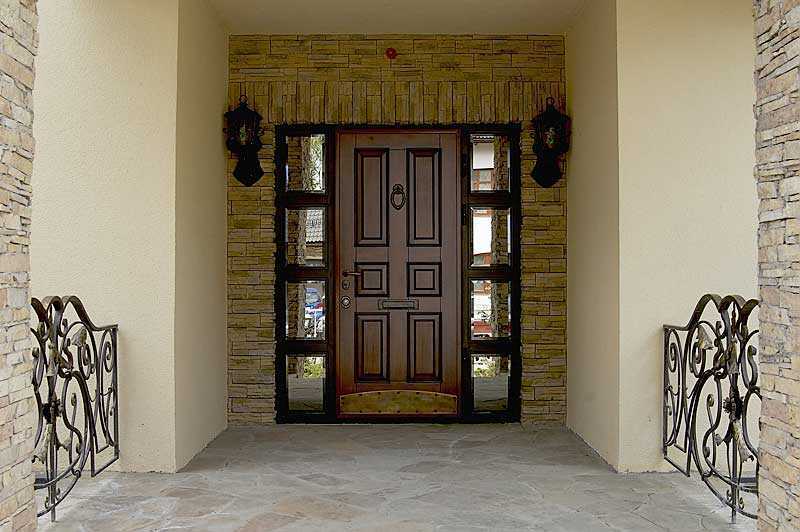 Входные двери (67 фото): как выбрать элитные уличные и бронированные модели в квартиру и частный дом, отзывы