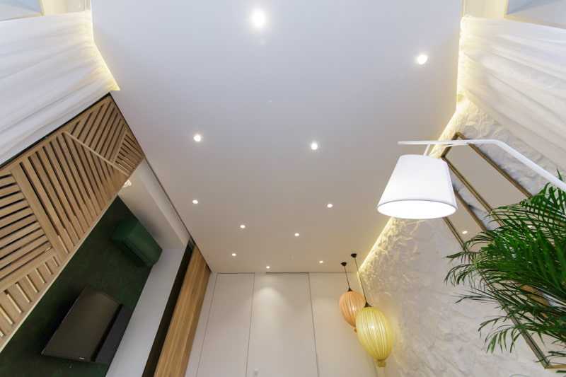 Бра в интерьере (48 фото): настенные светильники в интерьере гостиной, интерьерные модели на стену в зале