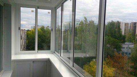 Какой балкон лучше пластиковый или алюминиевый: сравним?