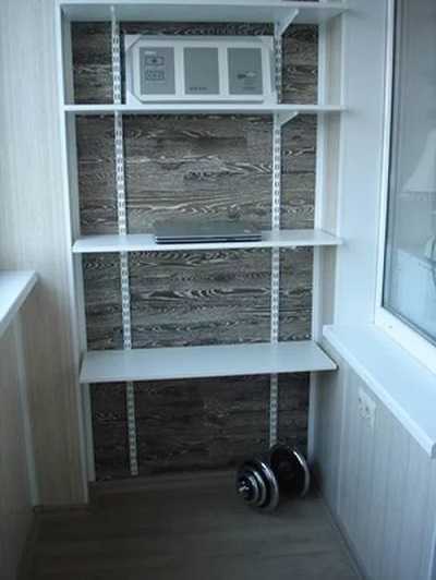 Стеллаж на балкон (55 фото): металлические и деревянные этажерки для цветов на лоджию, закрытые угловые стеллажи для хранения колес и другие модели