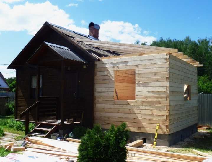 Пристройка к деревянному дому: проекты из разных материалов