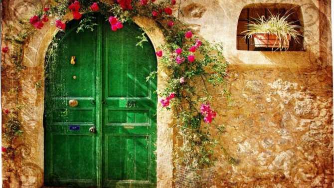 Приметы и суеверия про дверь: что означают и как толковать