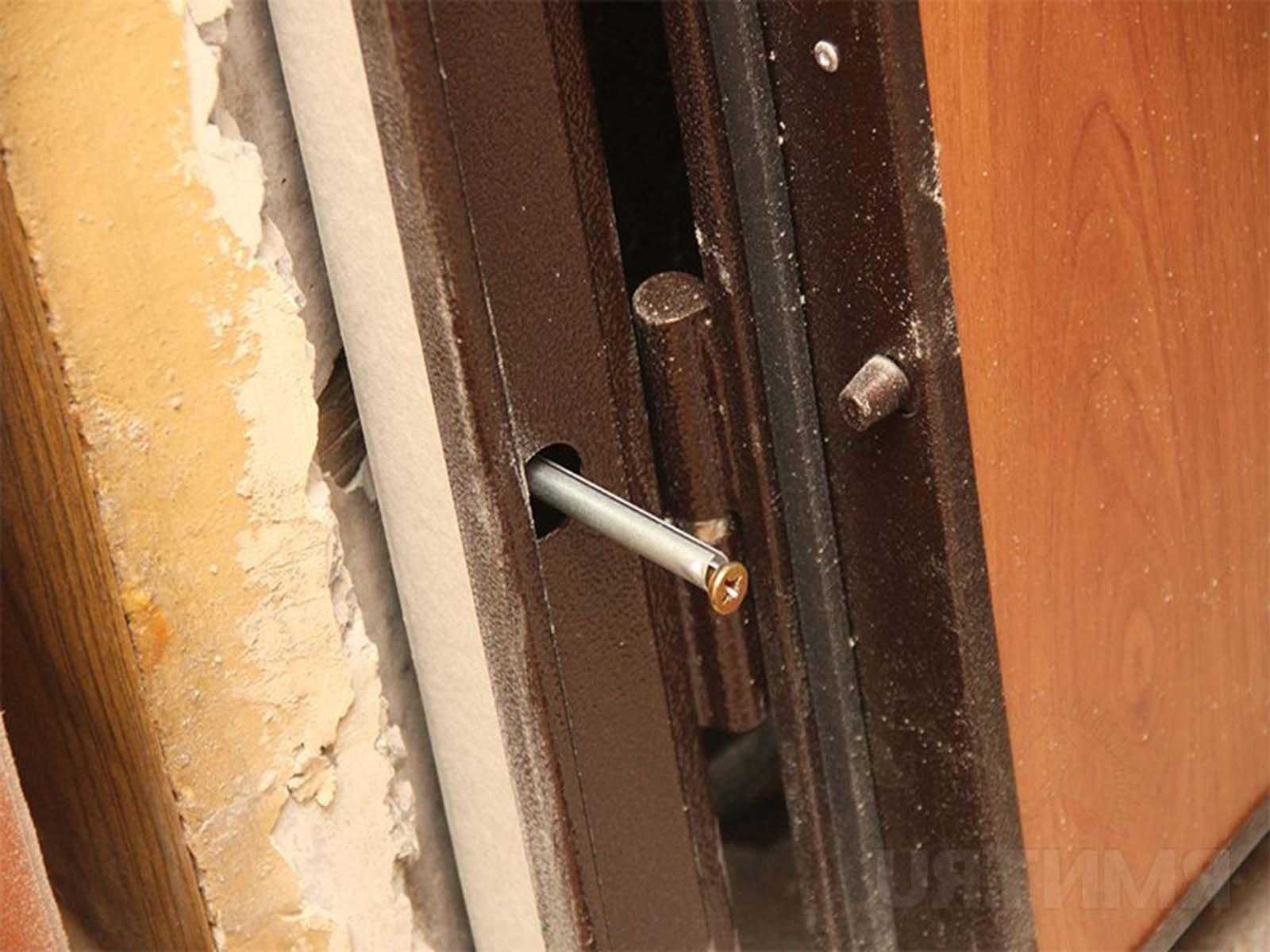 Как установить входную дверь своими руками: особенности и инструкции